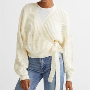 💕LAST CHANCE💕 H&M Cream Cropped Wrap Sweater Sz S